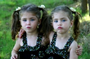 twin-sisters-love-girls-blue-eyes-beauty-7